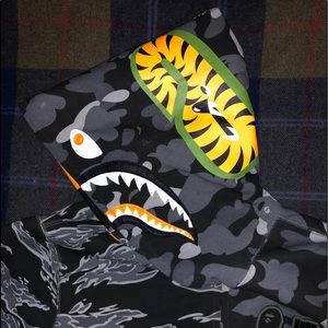 Bape X Undefeated hoodie sz XL